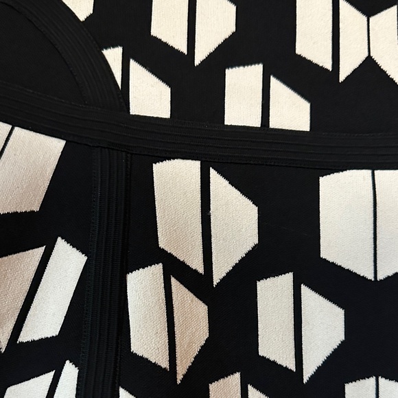 Diane Von Furstenberg Geometric Black and White Mini Skirt - Picture 3 of 5